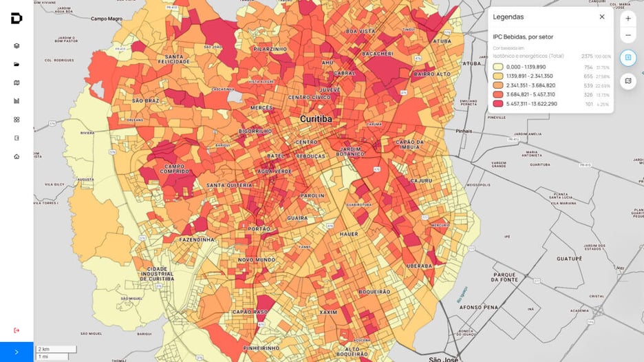 Mapa da plataforma Datlo com o índice de potencial de consumo de bebidas energéticas por região de Curitiba, usado para recortar o mercado atendível (SAM)
